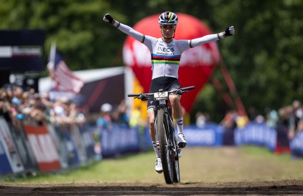 Ferrand-Prevot firma una exhibición en solitario para ganar la Copa del Mundo XCO de Val di Sole 2024