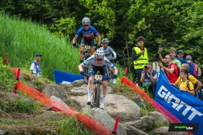 Ferrand-Prevot firma una exhibición en solitario para ganar la Copa del Mundo XCO de Val di Sole 2024