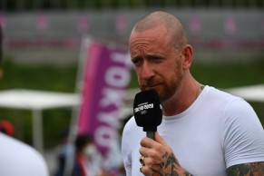 Wiggings is in ruins, he has lost his houses and his fortune, but he is happy again on a bike