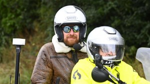 Wiggings is in ruins, he has lost his houses and his fortune, but he is happy again on a bike