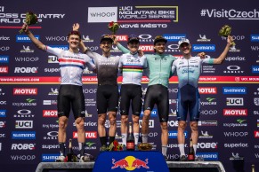 Nino Schurter réfléchit sur ses nouveaux rivaux dans cette vidéo :