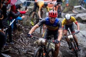 Así baja un Campeón del Mundo XCO por un circuito 4x