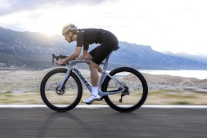 Le nouveau Pinarello Dogma F est plus léger et aérodynamique