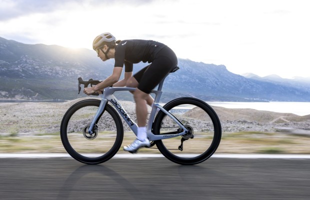 La nueva Pinarello Dogma F es más ligera y aerodinámica