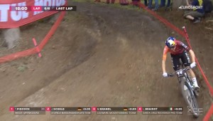 Do último ao primeiro, Pidcock firma outra épica recuperação para vencer o Short Track de Crans Montana