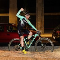 Zugasti aprovecha la recuperación activa para practicar técnica de MTB