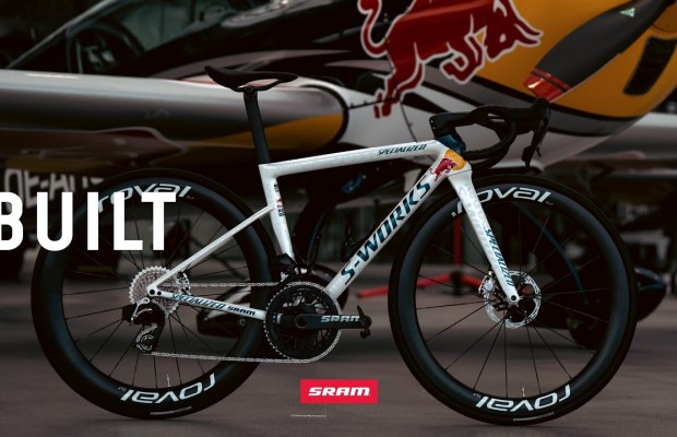 Desde el Hangar 7, cuartel general de Red Bull, el hipnótico montaje de la S-Works Tarmac SL8 que llevará Jai Hindley en el Tour