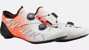 Filtradas unas inéditas zapatillas S-Works que ya tiene Evenepoel