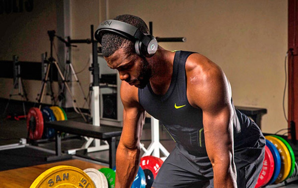 Ciclistas estadounidenses ya entrenan con auriculares de estimulación