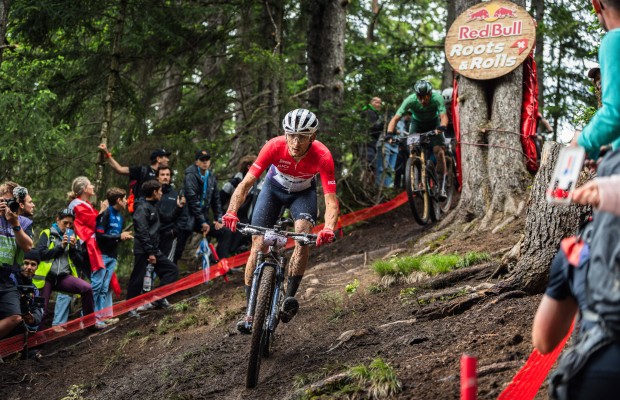 The U23 Riley Amos rises to number 1 in the UCI ranking ahead of Koretzky, Schurter, Fluckiger, or Sarrou