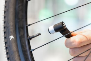 Schwalbe quiere cambiar todas las válvulas de bici con su sistema CLIK VALVE