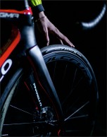 Pirelli presenta sus neumáticos de carretera World Tour: P ZEROTM Race TLR y SL