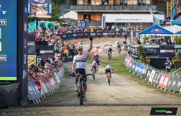Alan Hatherly gana una apretada Copa del Mundo XCC de Les Gets