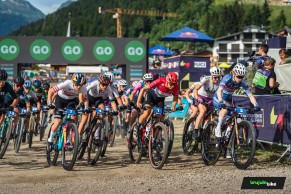 Keller se rebela contra Pieterse y gana la Copa del Mundo XCC de Les Gets