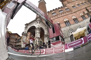 van-der-poel-strade-bianche-2020/