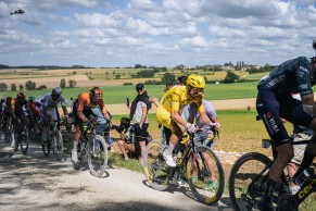 The cyclists of the Tour de France 2024 give us a beautiful stage on the Chemins Blanc de Troyes