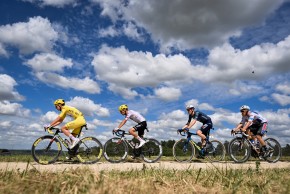 Les cyclistes du Tour de France 2024 nous offrent une belle étape sur les Chemins Blanc de Troyes