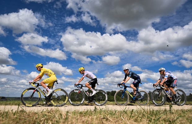 Los ciclistas del Tour de Francia 2024 nos regalan una preciosa etapa sobre los Chemins Blanc de Troyes