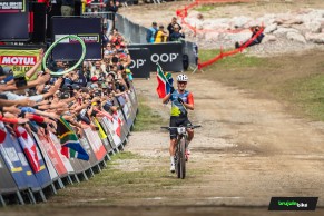 Alan Hatherly firma el doblete y gana también la Copa del Mundo XCO de Les Gets
