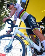 Van der Poel debuts a new Canyon Aeroad at the Tour