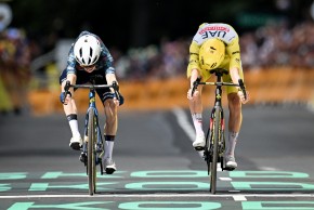 Moral blow from Jonas Vingegaard who wins the stage against Tadej Pogacar