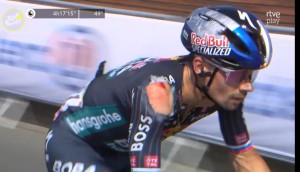 A spectacular crash distances Primoz Roglic's chances of reaching the podium in the 2024 Tour de France