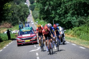 Jasper Philipsen adds his second victory in a completely crazy stage