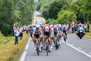 Jasper Philipsen adds his second victory in a completely crazy stage