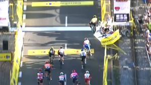 Aterradora caída al sprint en el Tour de Polonia
