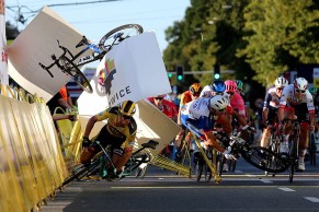 Jakobsen en coma tras la caída en Polonia