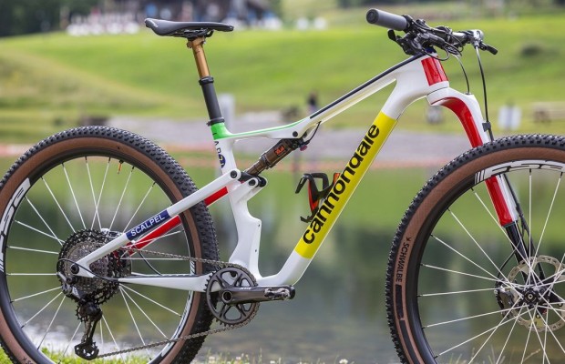 A Scalpel LAB71 que irá para Paris 2024 se veste com as cores olímpicas