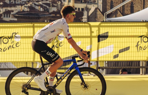 Más de 54.000€ por la Colnago C68 que Pogacar montó el día anterior al Tour