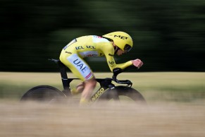 How much does Pogacar's bicycle weigh and how much is it worth?