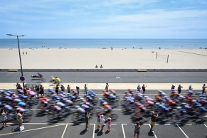 Philipsen égalise à trois avec Girmay et Pogacar dans le sprint de la 16ème étape du Tour de France 2024