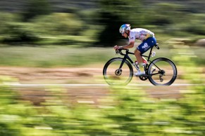 Philipsen égalise à trois avec Girmay et Pogacar dans le sprint de la 16ème étape du Tour de France 2024