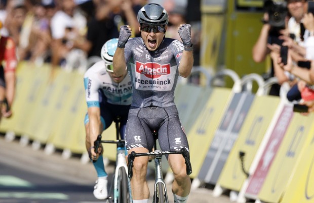 Philipsen égalise à trois avec Girmay et Pogacar dans le sprint de la 16ème étape du Tour de France 2024