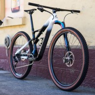A Cannondale Scalpel with Lefty rainbow and lightweight