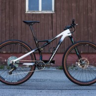A Cannondale Scalpel with Lefty rainbow and lightweight