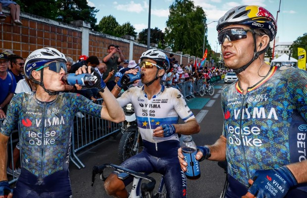 Jus de cerise : la mystérieuse boisson rouge que les cyclistes boivent à la fin de chaque étape