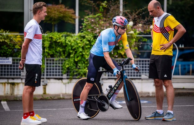 Van Aert disputará la crono de los JJ.OO. De París 2024 sobre una bici con ambas ruedas lenticulares
