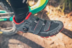 zapatillas-ciclismo-estrechas/