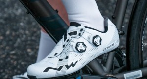 zapatillas-ciclismo-estrechas/