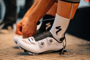 zapatillas-ciclismo-estrechas/