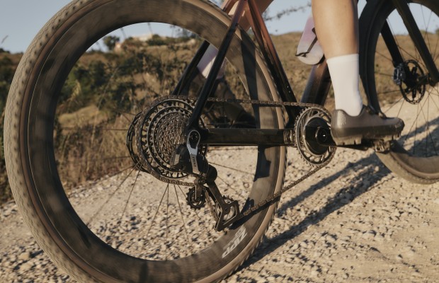 O primeiro grupo 1x13 da SRAM: conheça o RED XPLR AXS para gravel