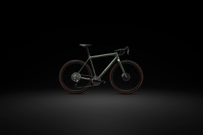 S-Works Crux 2025: the most radical and lightweight gravel bike is renewed and debuts the SRAM Red XPLR 13-speed