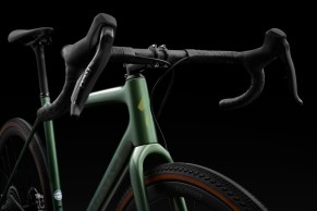 S-Works Crux 2025: the most radical and lightweight gravel bike is renewed and debuts the SRAM Red XPLR 13-speed