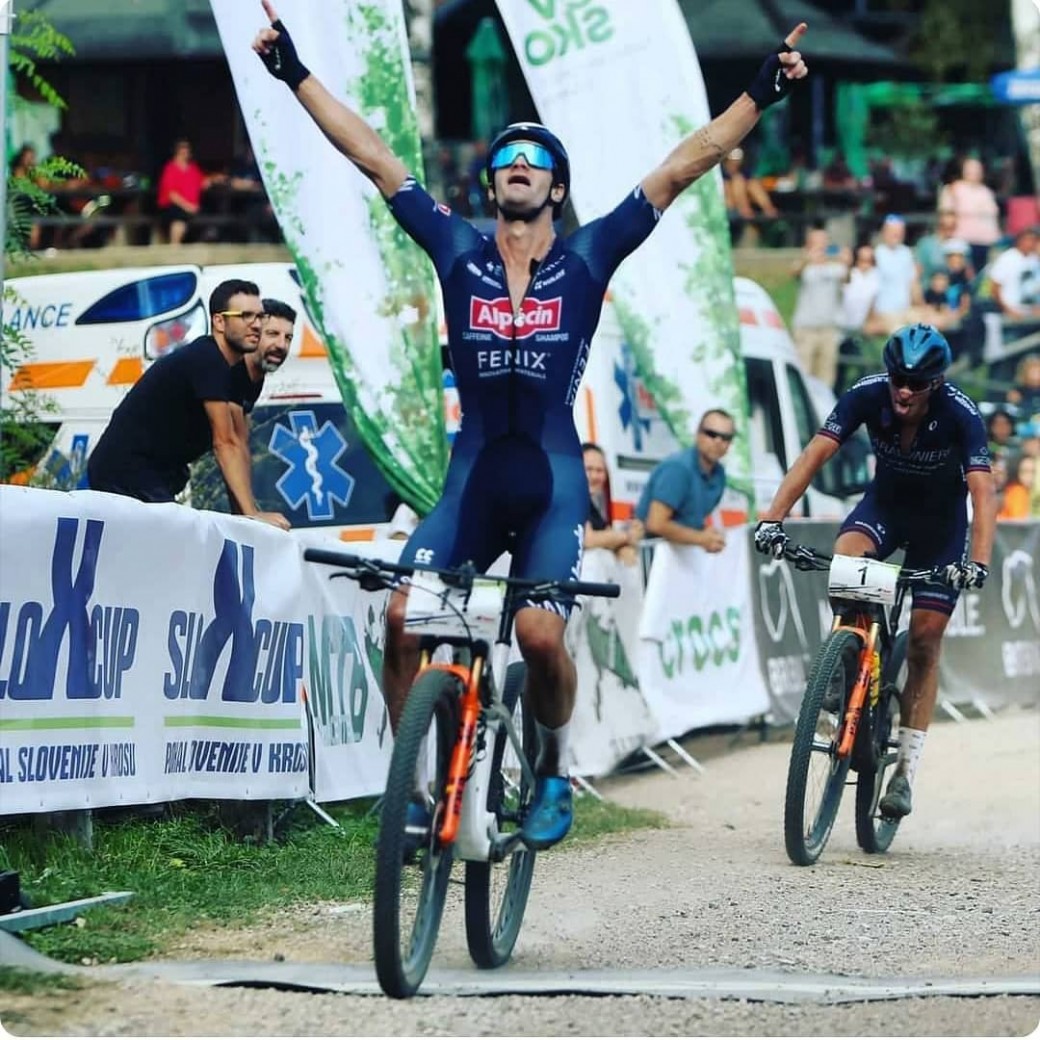 Samuel Gaze regresa a lo más alto del podio en MTB