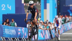 Pidcock admits that the rumors about his transfer left him mentally exhausted and aims for a 2025 focused on the road