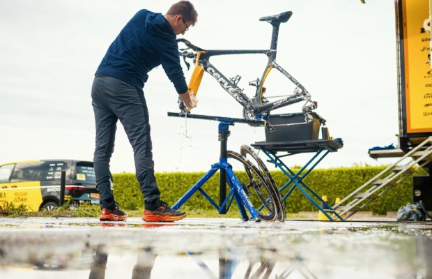Requirements to be a professional mechanic in the World Tour