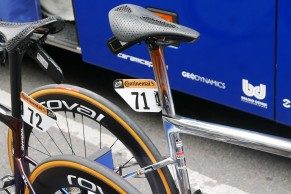 Pourquoi Evenepoel continue-t-il d'utiliser des pneus à chambre à air?